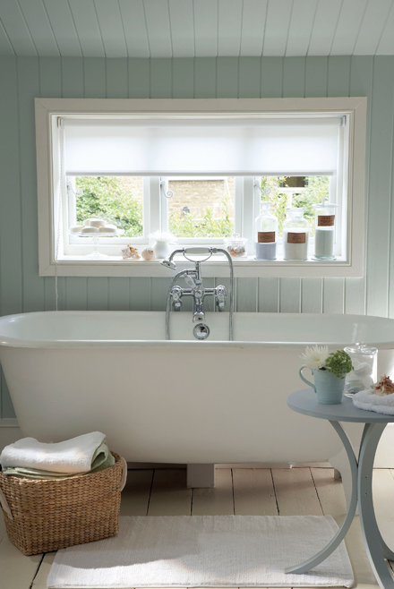 Bathroom decorated in 1930s paint colour Bone China Blue.